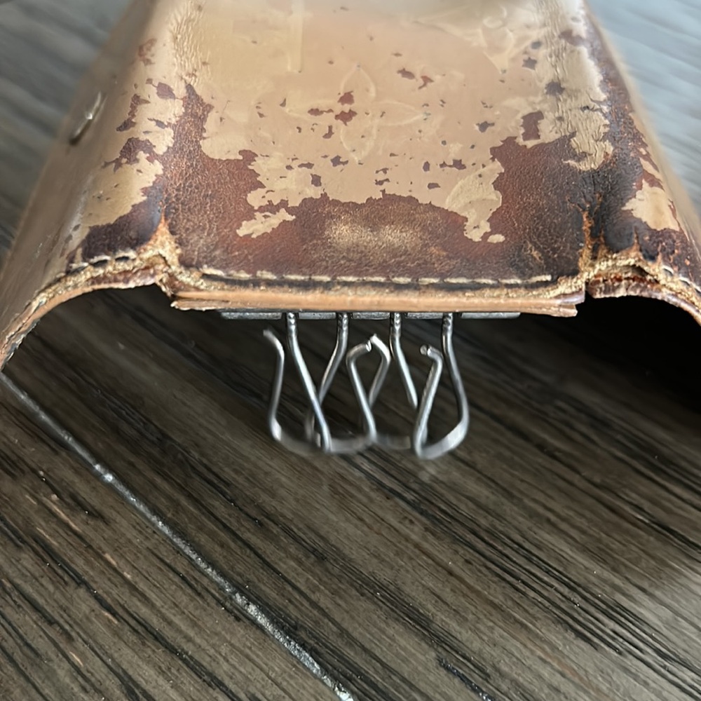 Louis Vuitton Matte Vernis Key Pouch - Picture 8 of 9